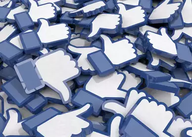 Facebook © pixabay / NajiHabib