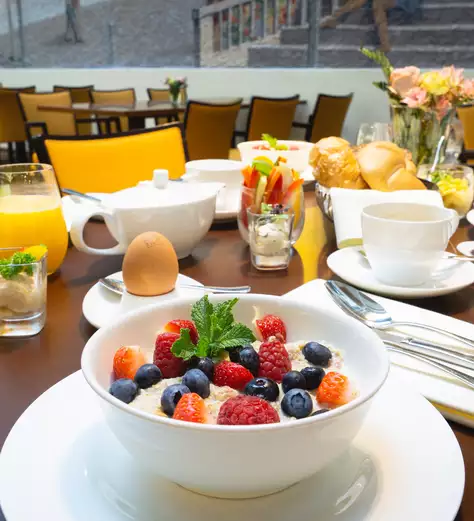 Frühstück im Atrium