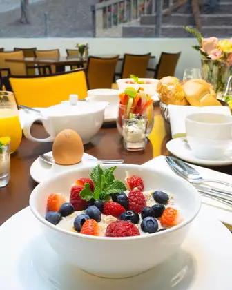 Frühstück im Atrium